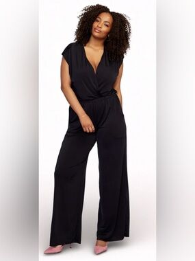 Ripley Rader Iconic Jumpsuit Black Plunge V Wide Leg Size Medium NWT